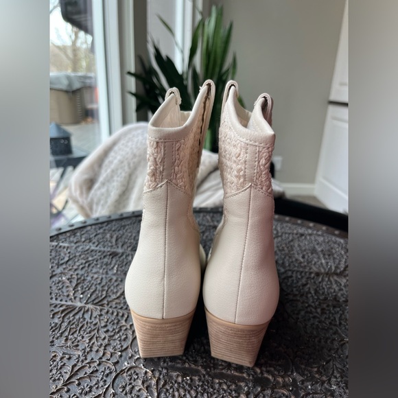 NEW DOLCE VITA LACIE WESTERN BOOT IN IVORY 8 - Picture 9 of 10